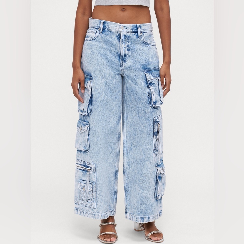 GAP Petite
OTT BAGGY SUPER CARGO HUNTLEY - Jeans Relaxed Fit - light indigo